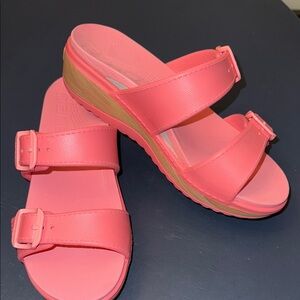 Dansko Kandi slides in coral size 39 (women’s 8 1/2-9)